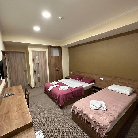 5 Rooms Near 300 Aragveli Metro Station 트빌리시 외부 사진