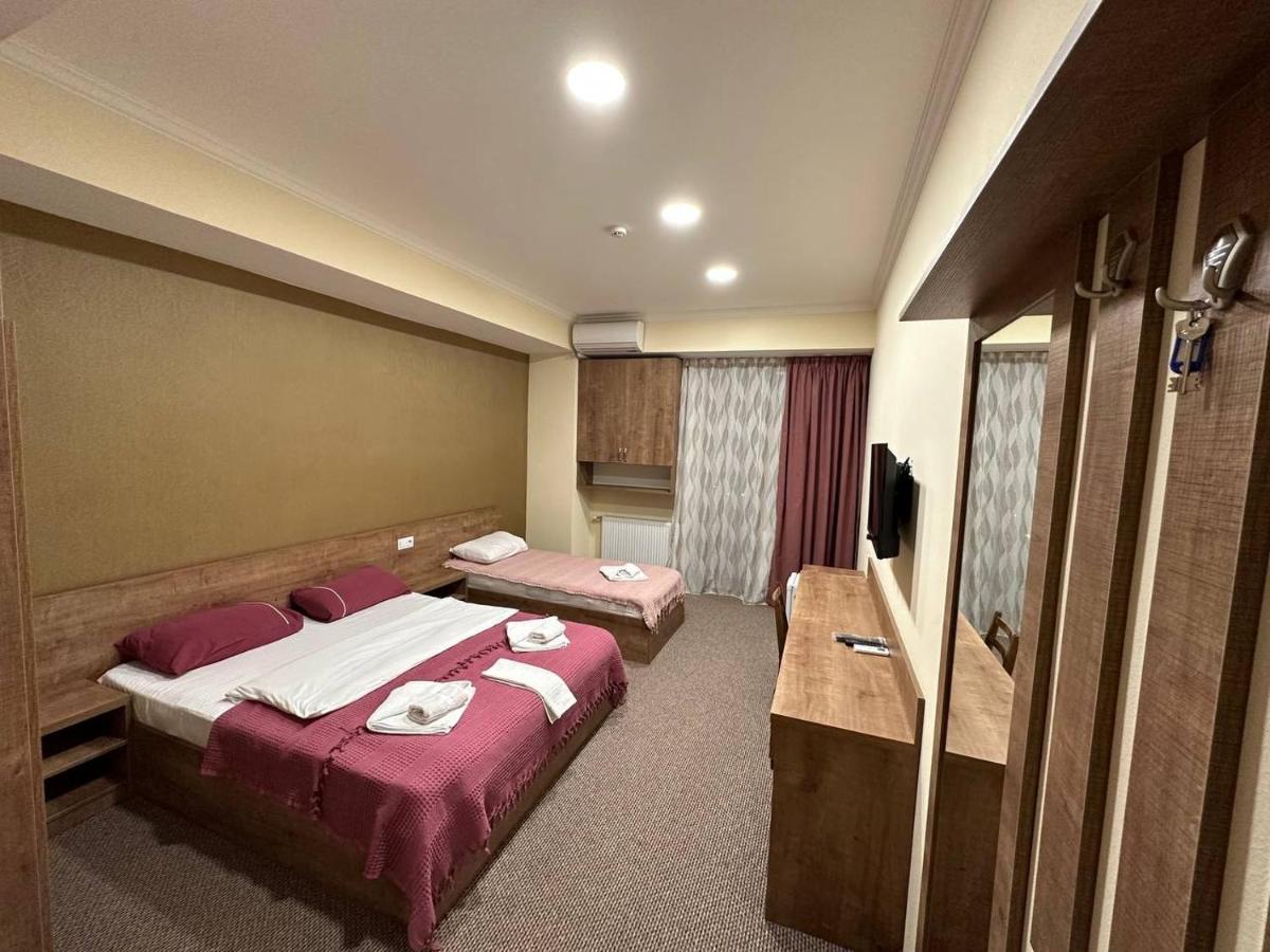 5 Rooms Near 300 Aragveli Metro Station 트빌리시 외부 사진