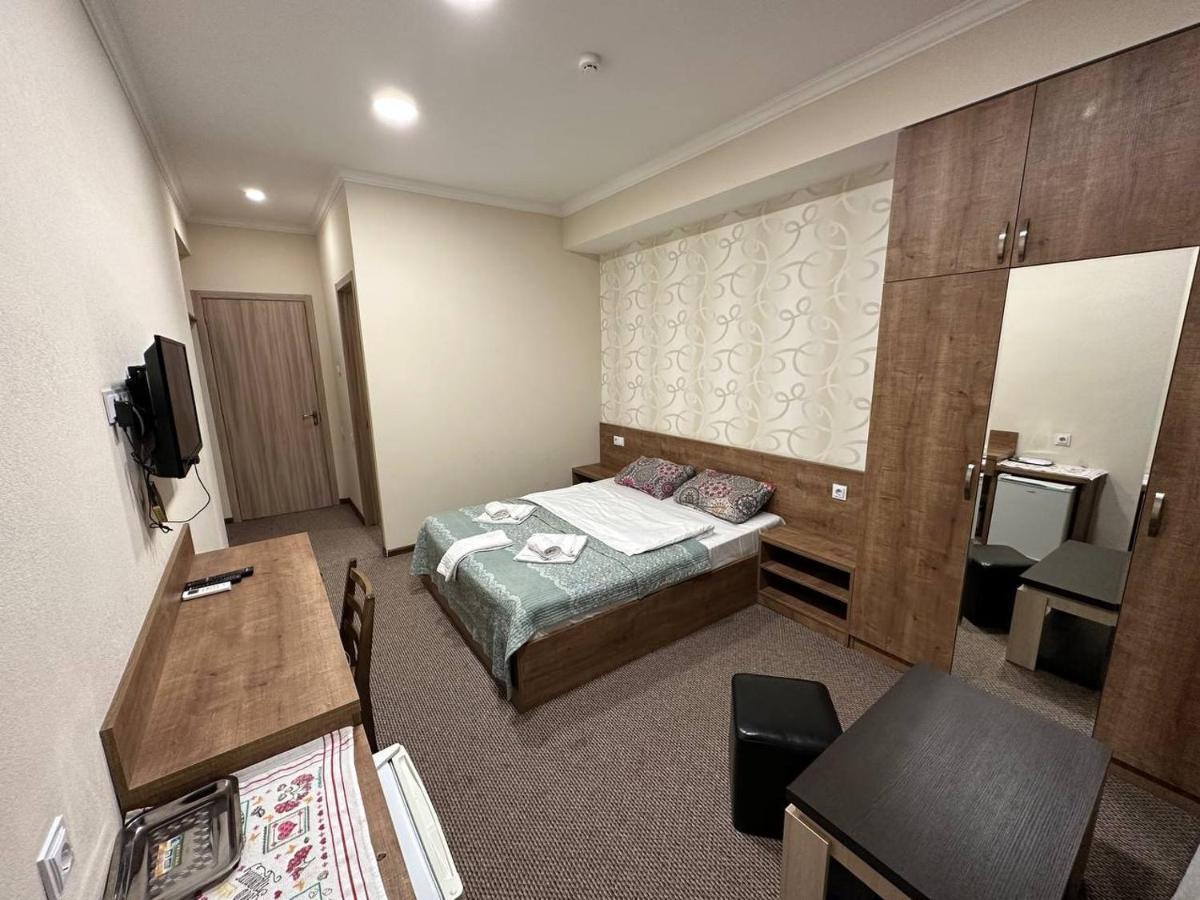 5 Rooms Near 300 Aragveli Metro Station 트빌리시 외부 사진