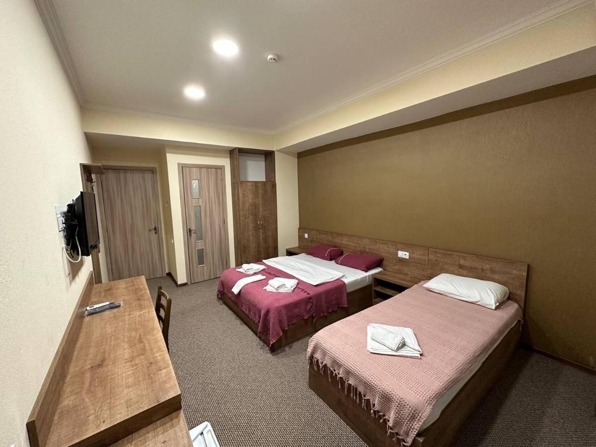 5 Rooms Near 300 Aragveli Metro Station 트빌리시 외부 사진