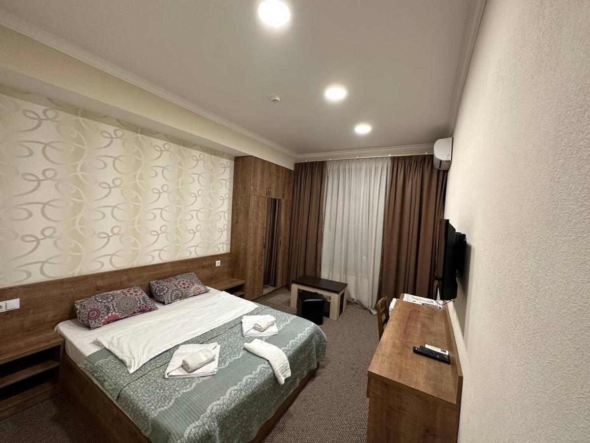 5 Rooms Near 300 Aragveli Metro Station 트빌리시 외부 사진