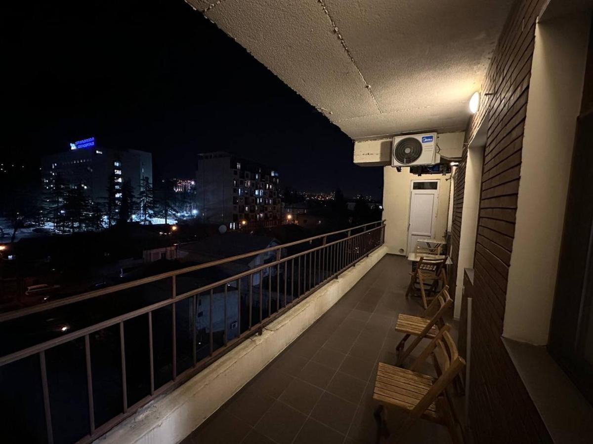 5 Rooms Near 300 Aragveli Metro Station 트빌리시 외부 사진