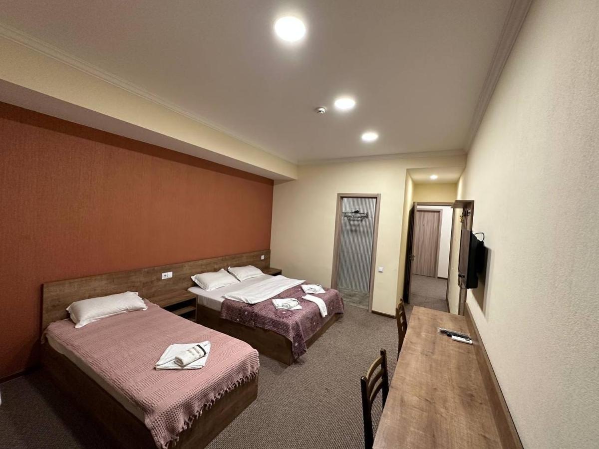 5 Rooms Near 300 Aragveli Metro Station 트빌리시 외부 사진
