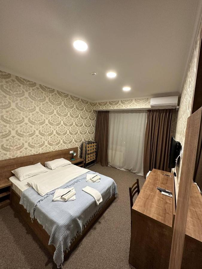 5 Rooms Near 300 Aragveli Metro Station 트빌리시 외부 사진