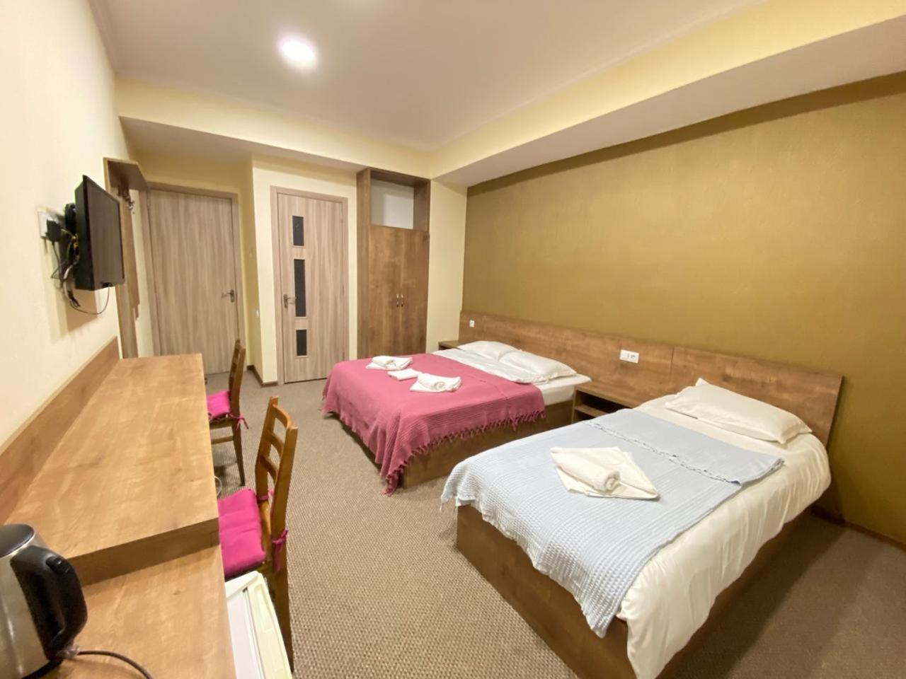 5 Rooms Near 300 Aragveli Metro Station 트빌리시 외부 사진