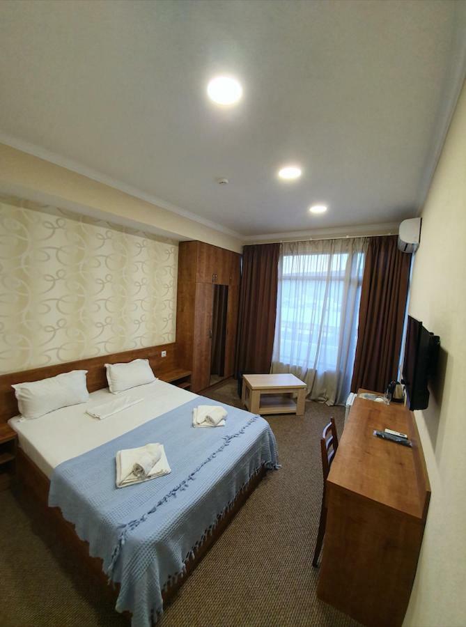 5 Rooms Near 300 Aragveli Metro Station 트빌리시 외부 사진