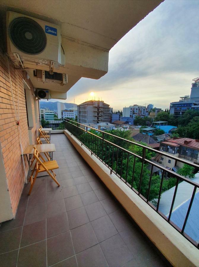 5 Rooms Near 300 Aragveli Metro Station 트빌리시 외부 사진