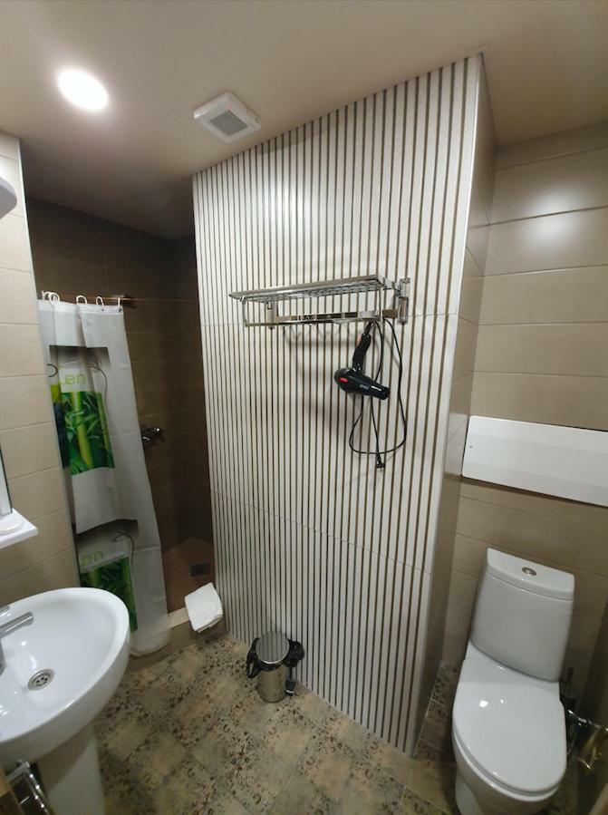 5 Rooms Near 300 Aragveli Metro Station 트빌리시 외부 사진