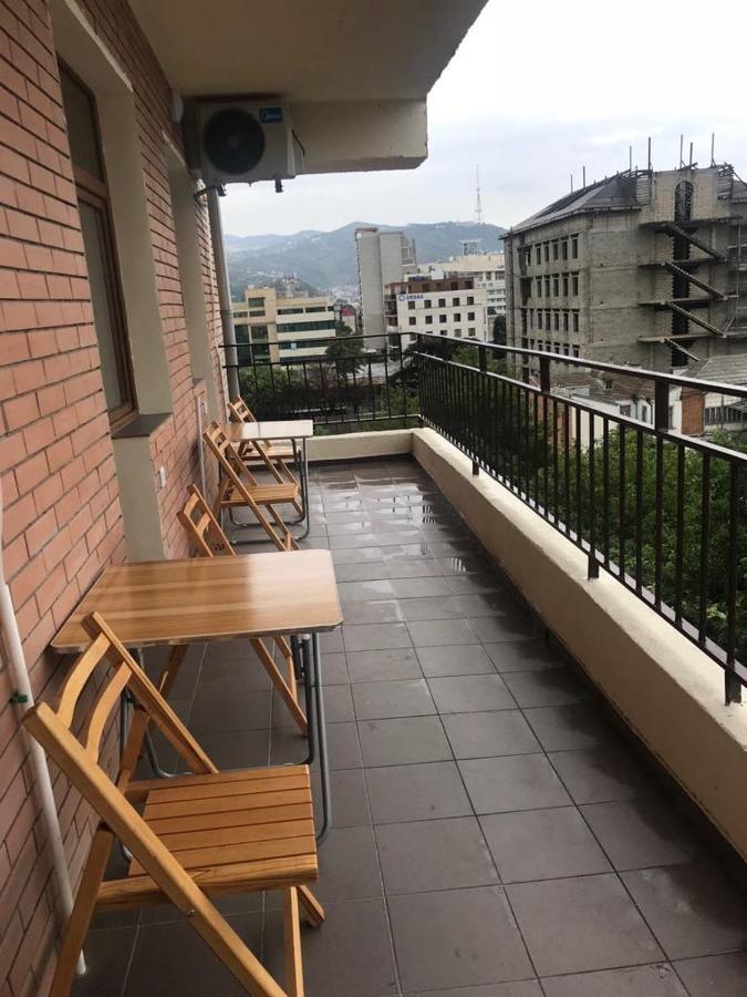 5 Rooms Near 300 Aragveli Metro Station 트빌리시 외부 사진