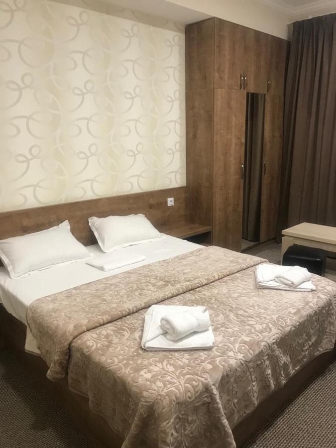 5 Rooms Near 300 Aragveli Metro Station 트빌리시 외부 사진