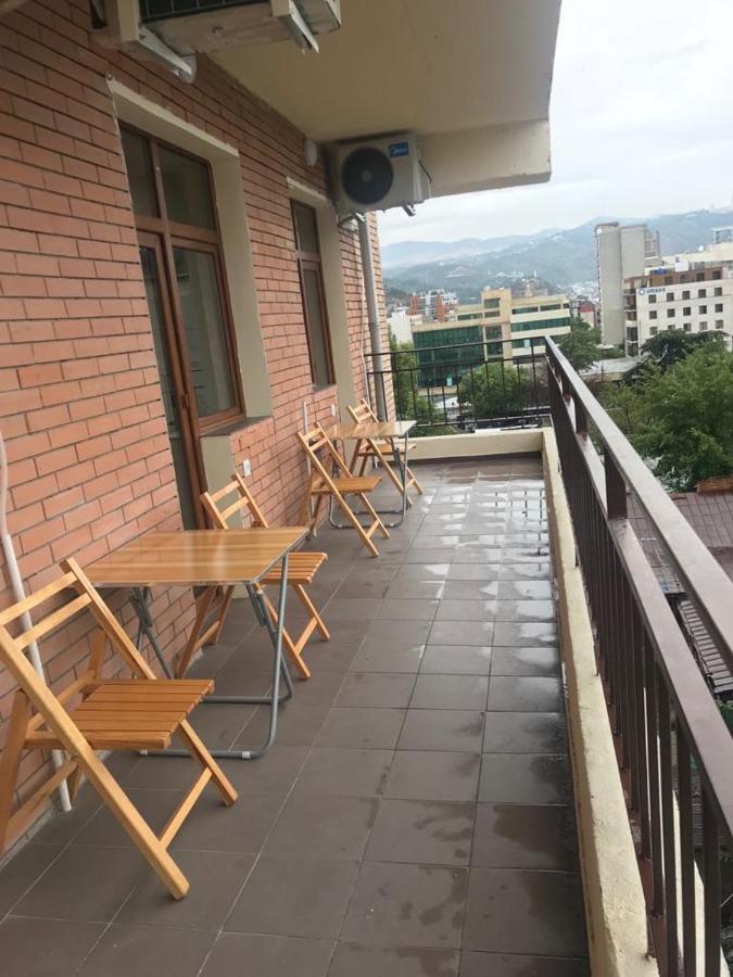 5 Rooms Near 300 Aragveli Metro Station 트빌리시 외부 사진