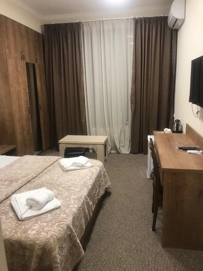5 Rooms Near 300 Aragveli Metro Station 트빌리시 외부 사진